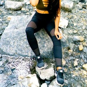 Zyia Active Black Laser Cut Ribbed Hi-Rise Perforated Leggings - Size 4
